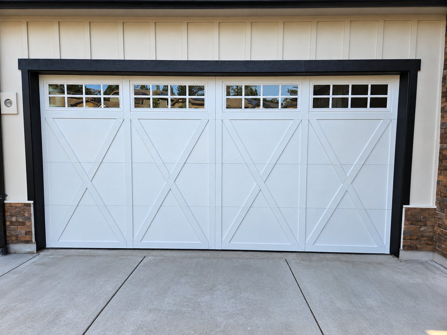 White 4-layer carriage door with X-brace and grid windows